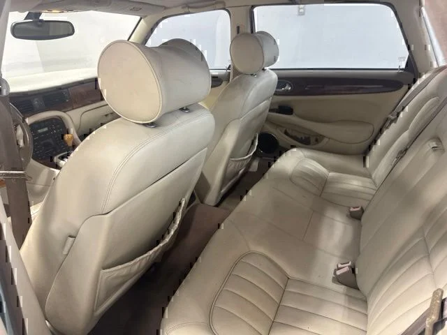 Used 2000 Gold Jaguar Base image 17