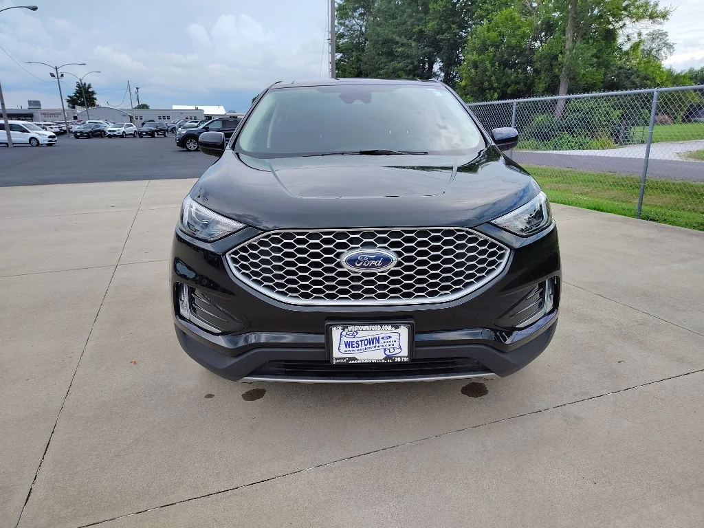 Used 2024 Agate Black Metallic Ford SEL image 8