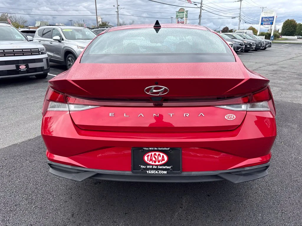 Used 2023 Red Hyundai SE image 5