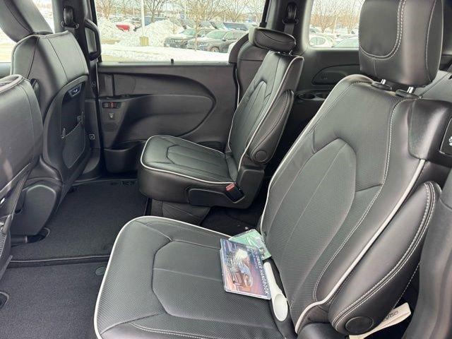 New 2026 Silver Mist Clear-Coat Exterior Paint Chrysler Limited image 31