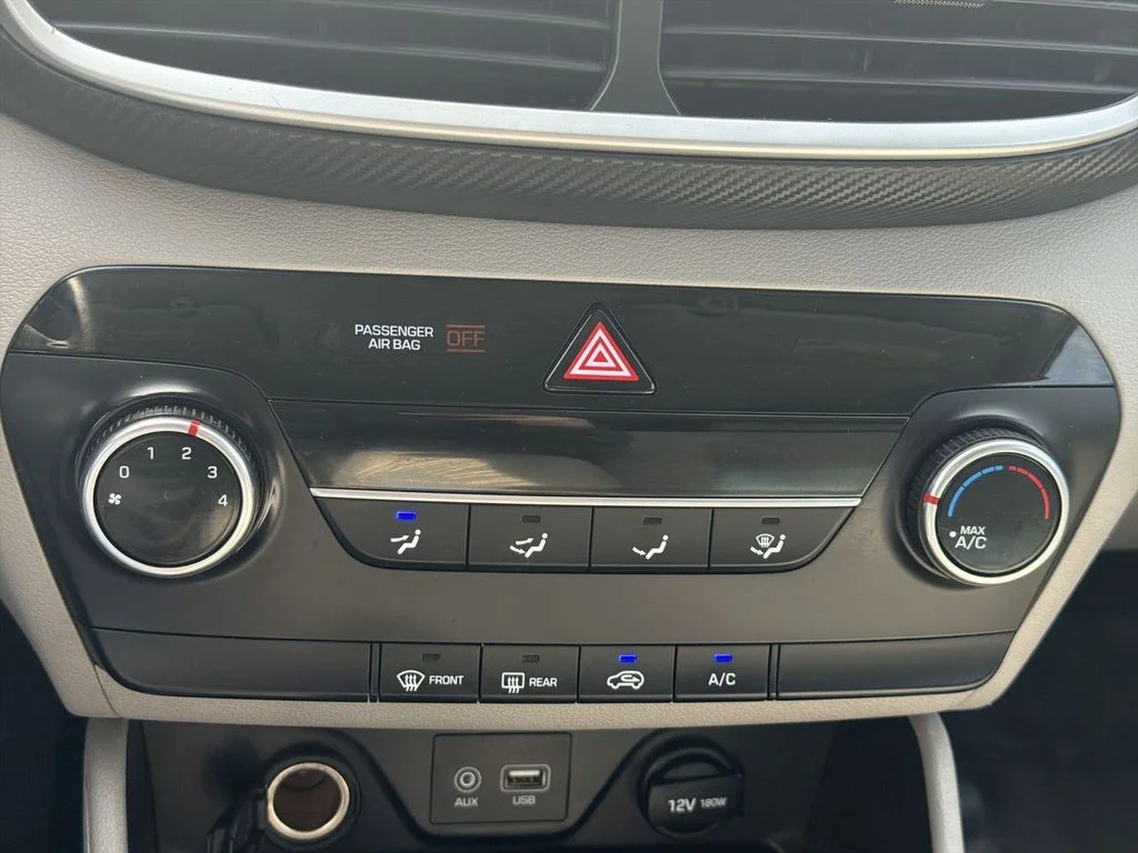 Used 2020 Silver Hyundai SE image 14