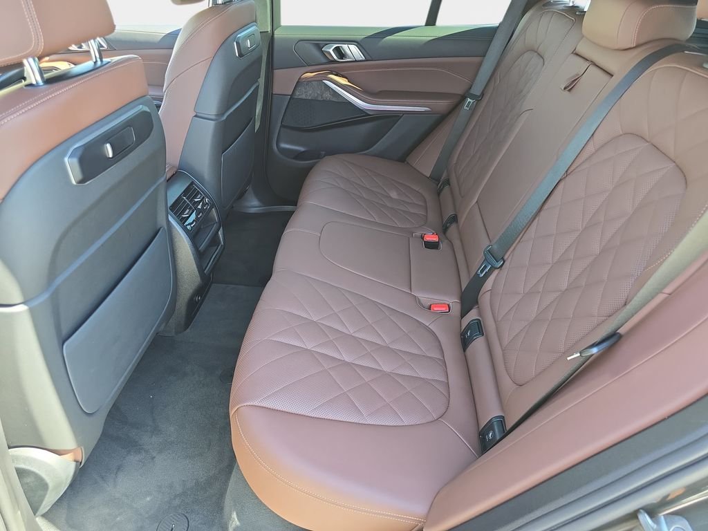 Used 2024 Green BMW xDrive50e image 17