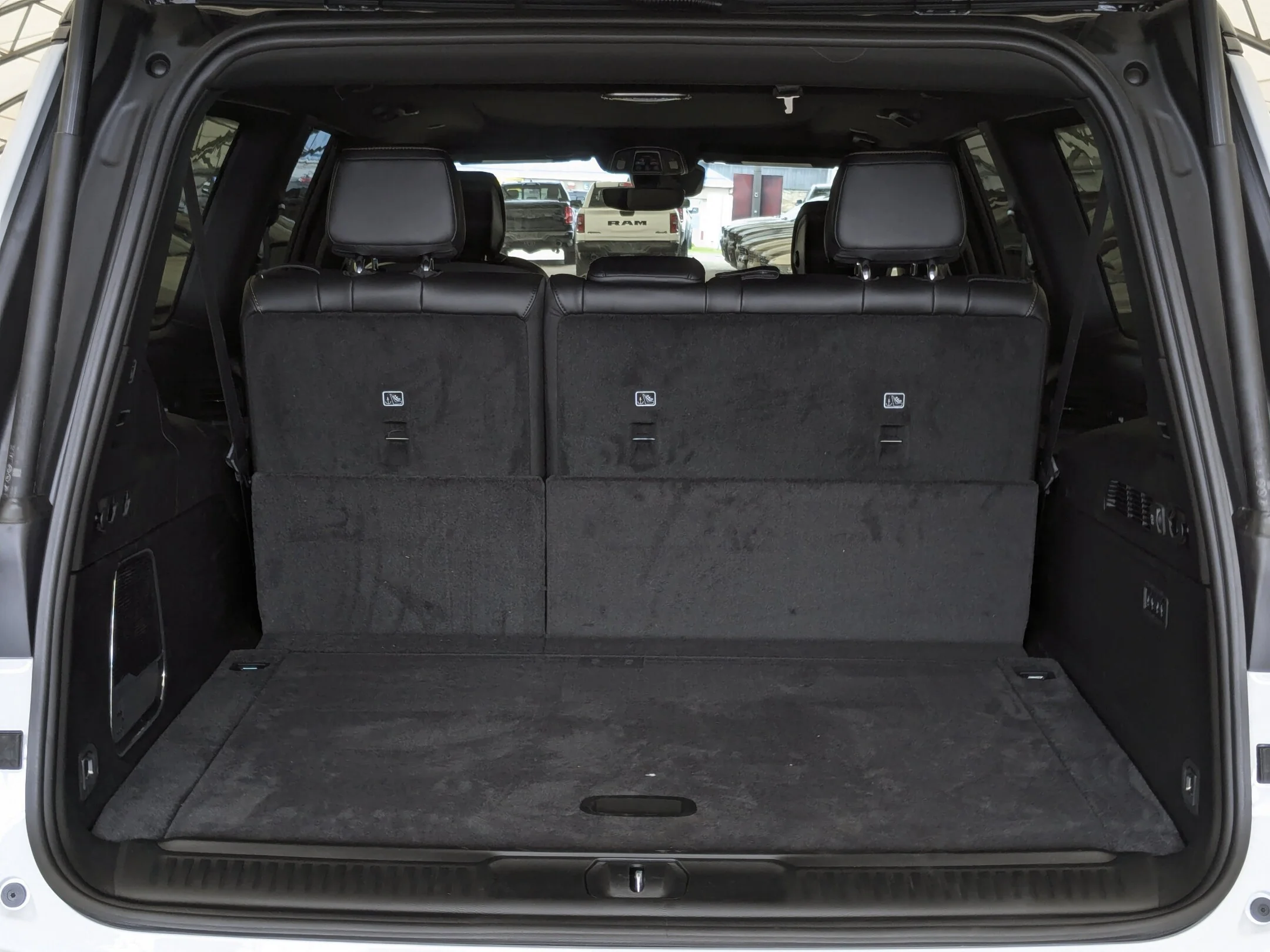New 2026 White Jeep 85th Anniversary - - McIntosh 19 Spkr Audio - 3 Panel Sunroof - 22 Wheels - Surround View & More! image 32