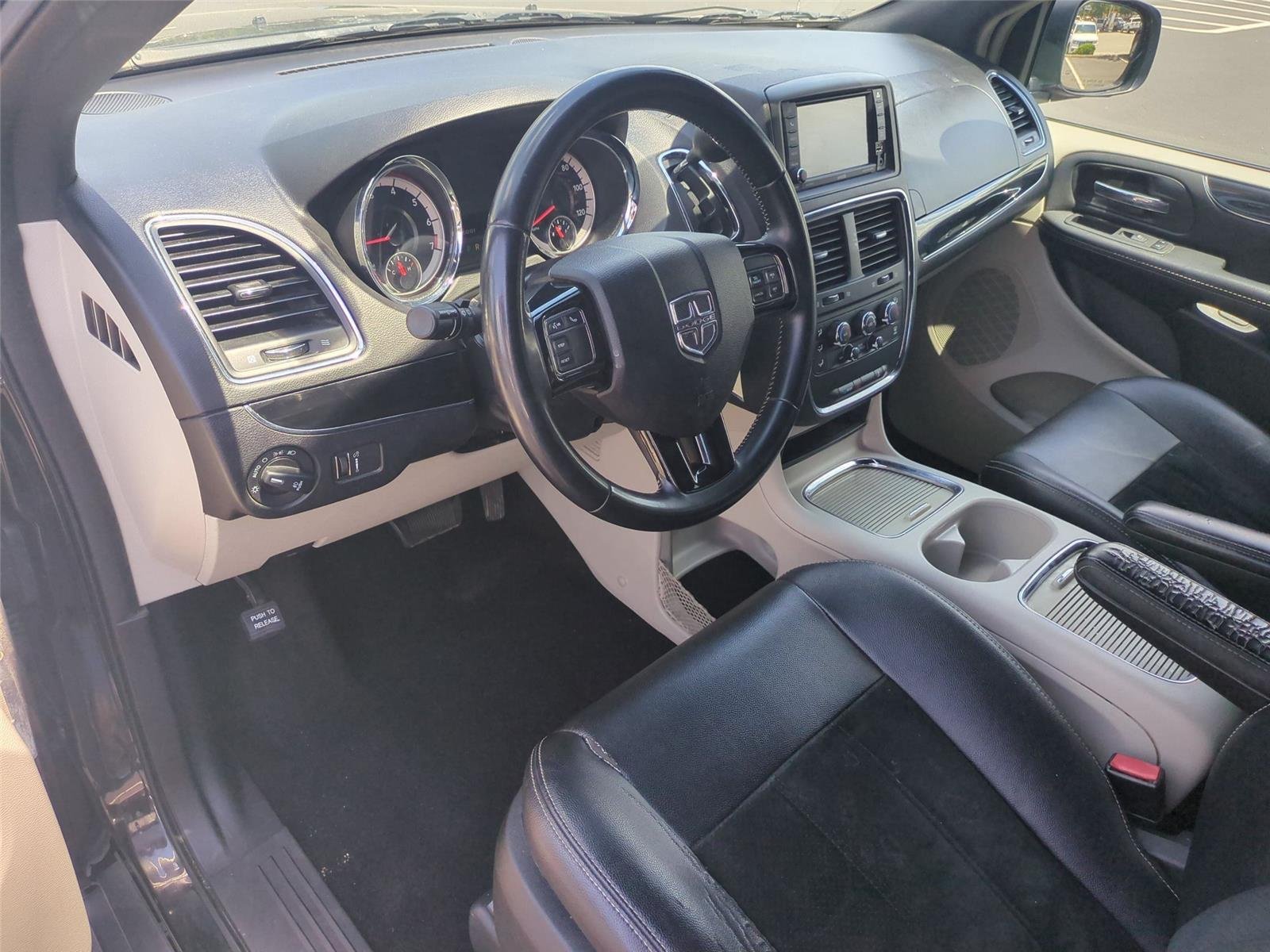 Used 2018 Black Onyx Crystal Pearlcoat Dodge SXT image 34