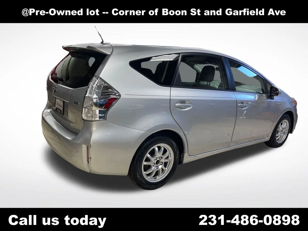 Used 2014 Silver Toyota Three image 11