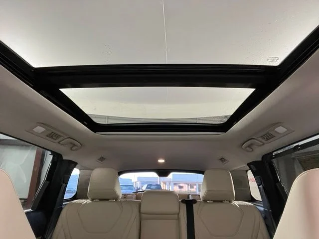 Used 2023 Red INFINITI LUXE image 32