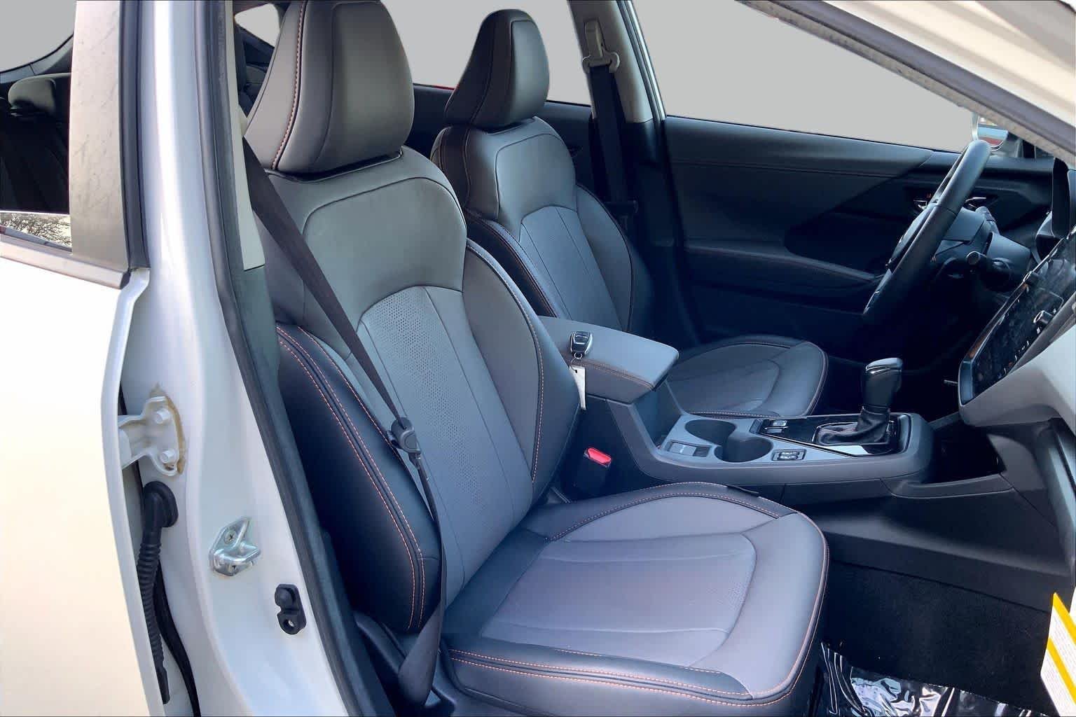 Used 2025 Crystal White Pearl Subaru Limited image 8