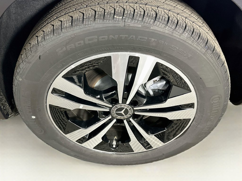 New 2026 Polar White Mercedes-Benz GLB 250 image 31