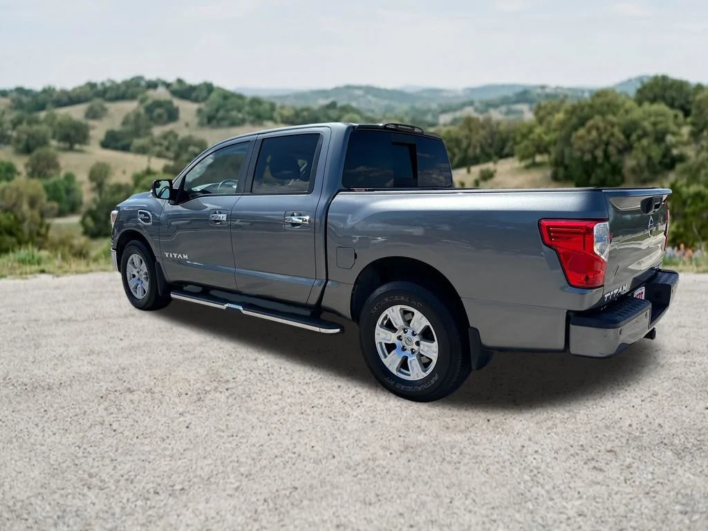 Used 2017  Nissan SV image 6