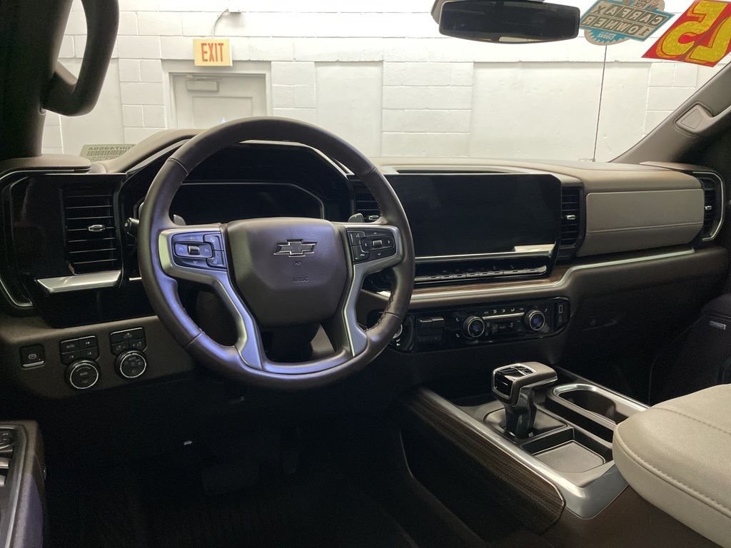 Used 2025 Gray Chevrolet RST image 13