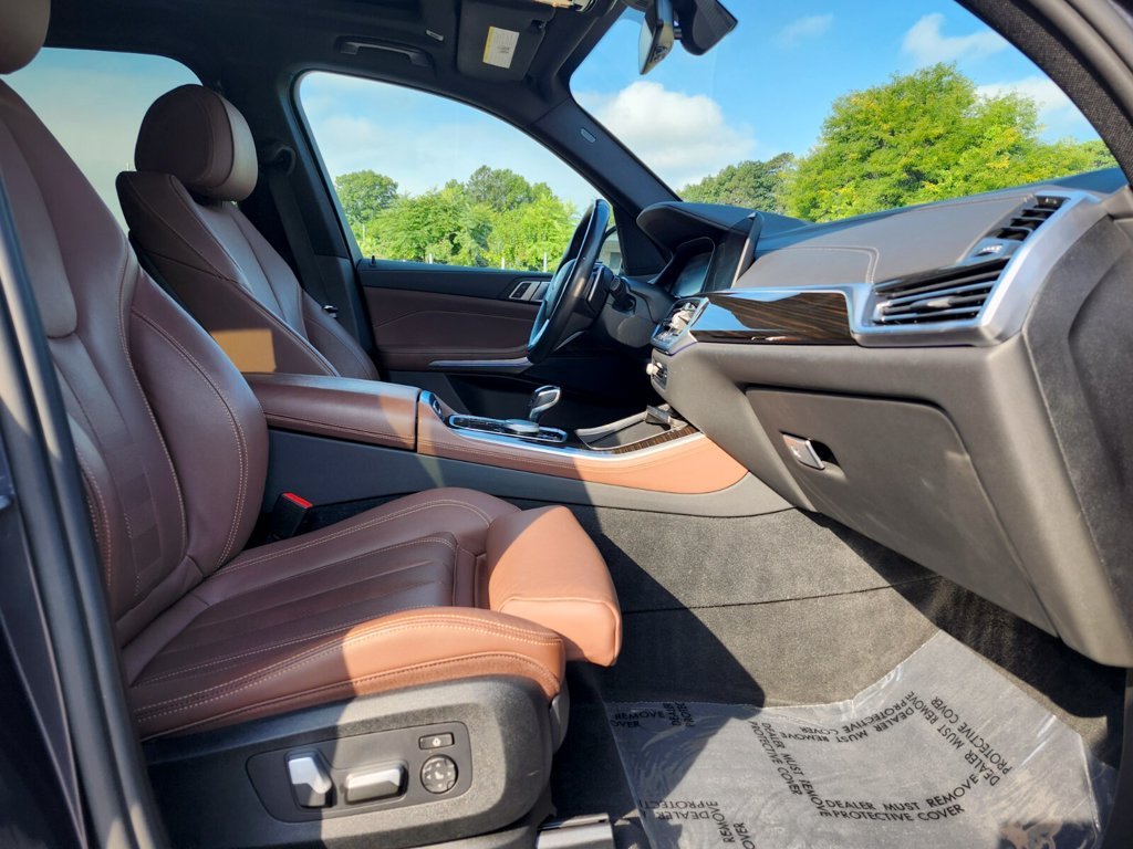 Used 2021 Gray BMW xDrive40i image 12