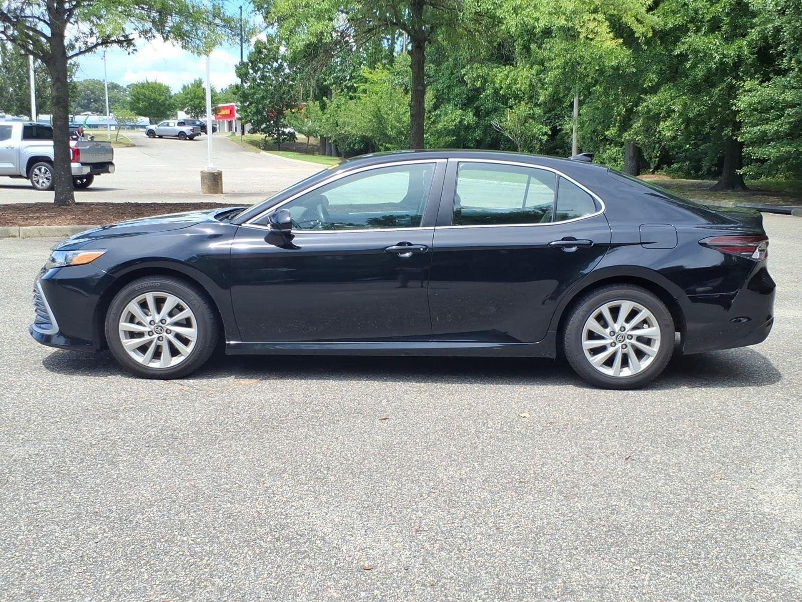 Used 2024  TOYOTA  image 3