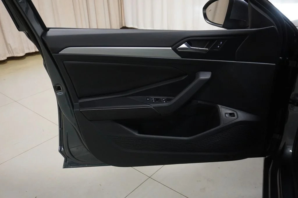 New 2026 Platinum Gray Volkswagen 1.5T S image 21