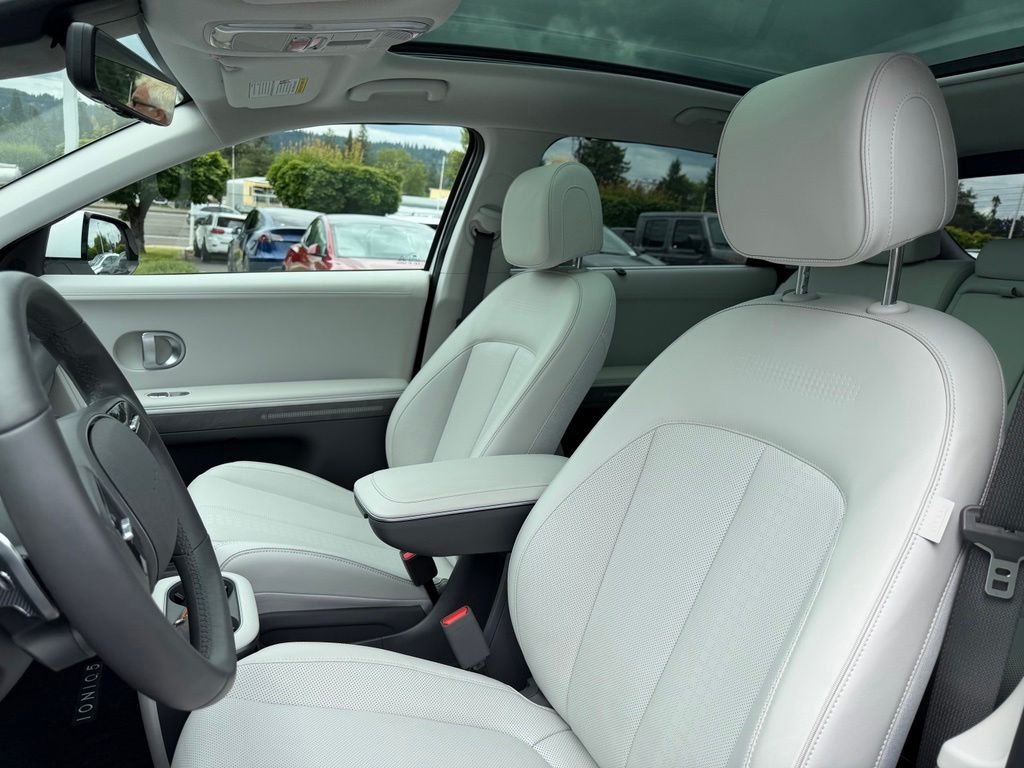 Used 2024 Atlas White Hyundai Limited image 16