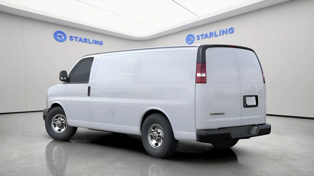 New 2026 Summit White Chevrolet WT image 3