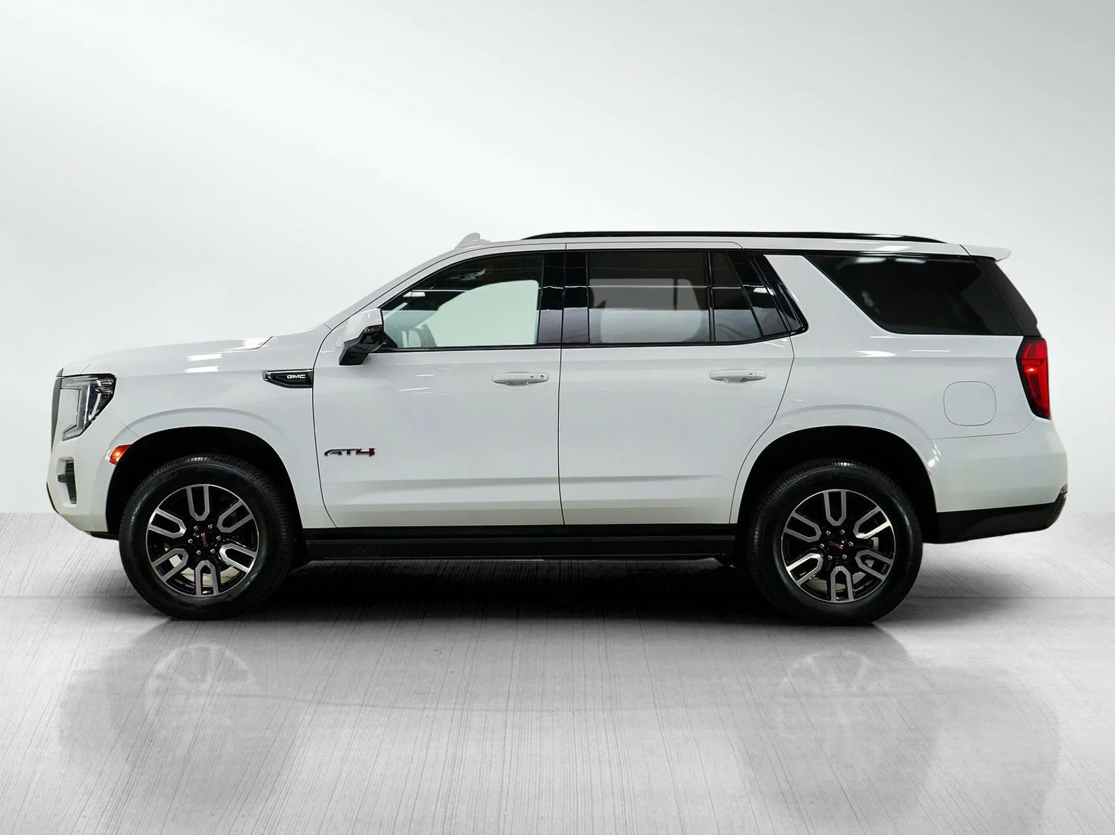 Used 2021 GMC Yukon AT4 with VIN 1GKS2CKD5MR193983 for sale in Roseville, Minnesota