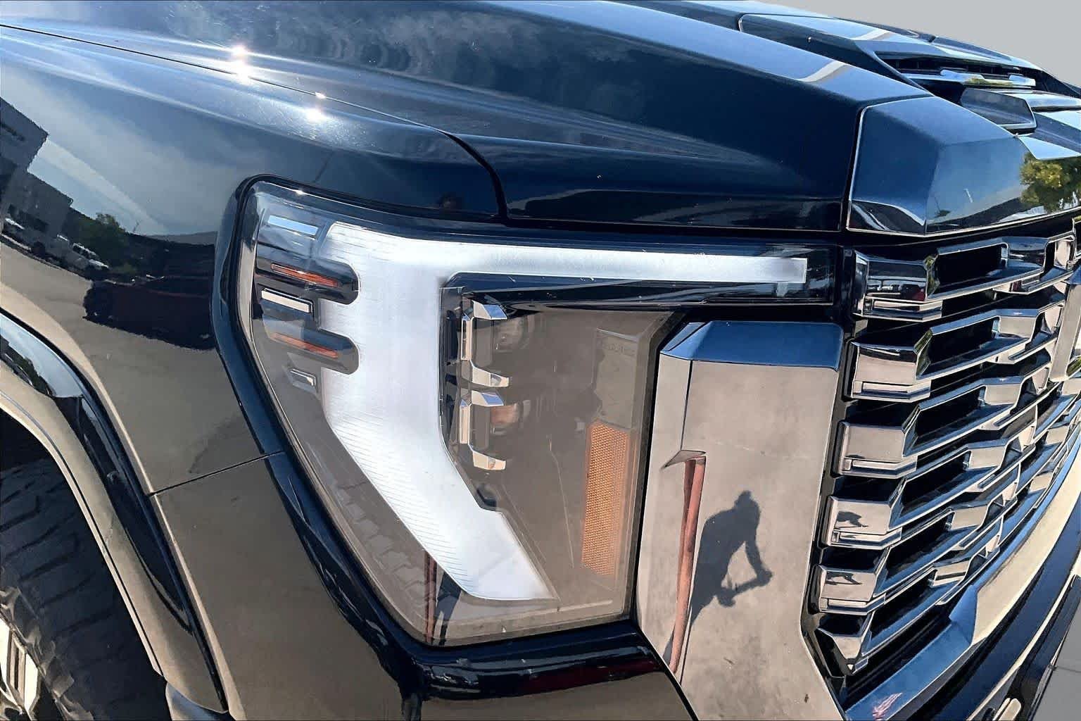 Used 2024 Onyx Black GMC Denali Ultimate image 19