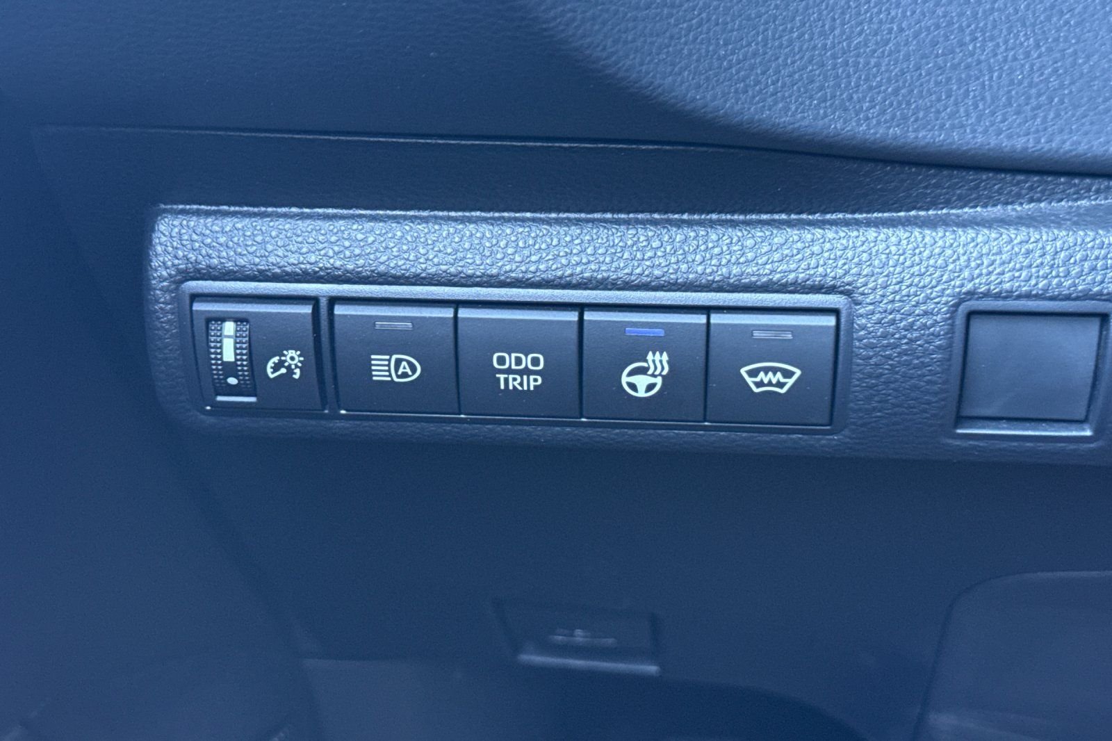 Used 2025 White Toyota Premium image 28