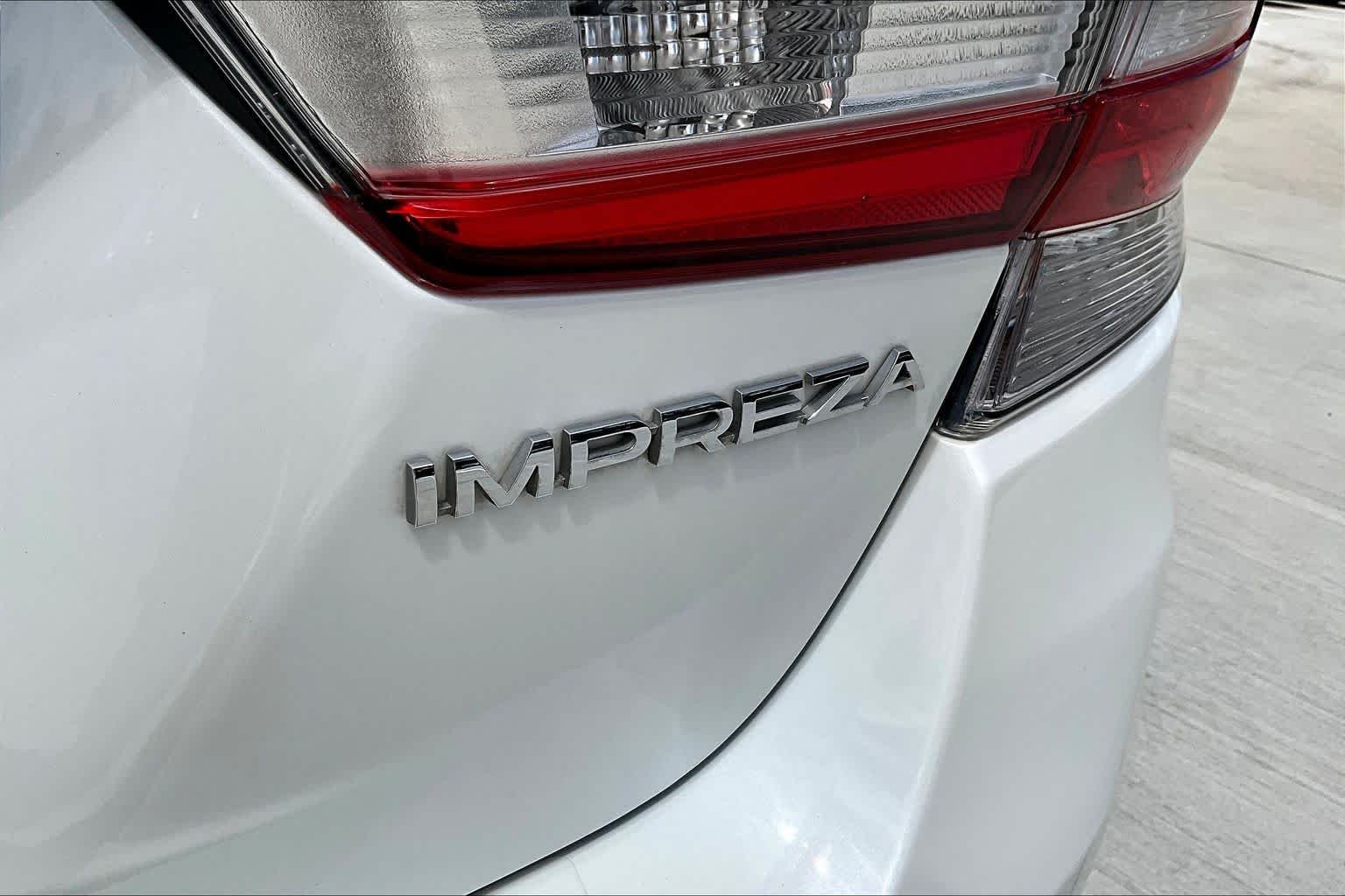 Used 2022 Crystal White Pearl Subaru  image 10