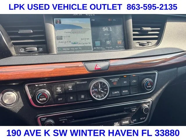 Used 2017 White Kia Technology image 15