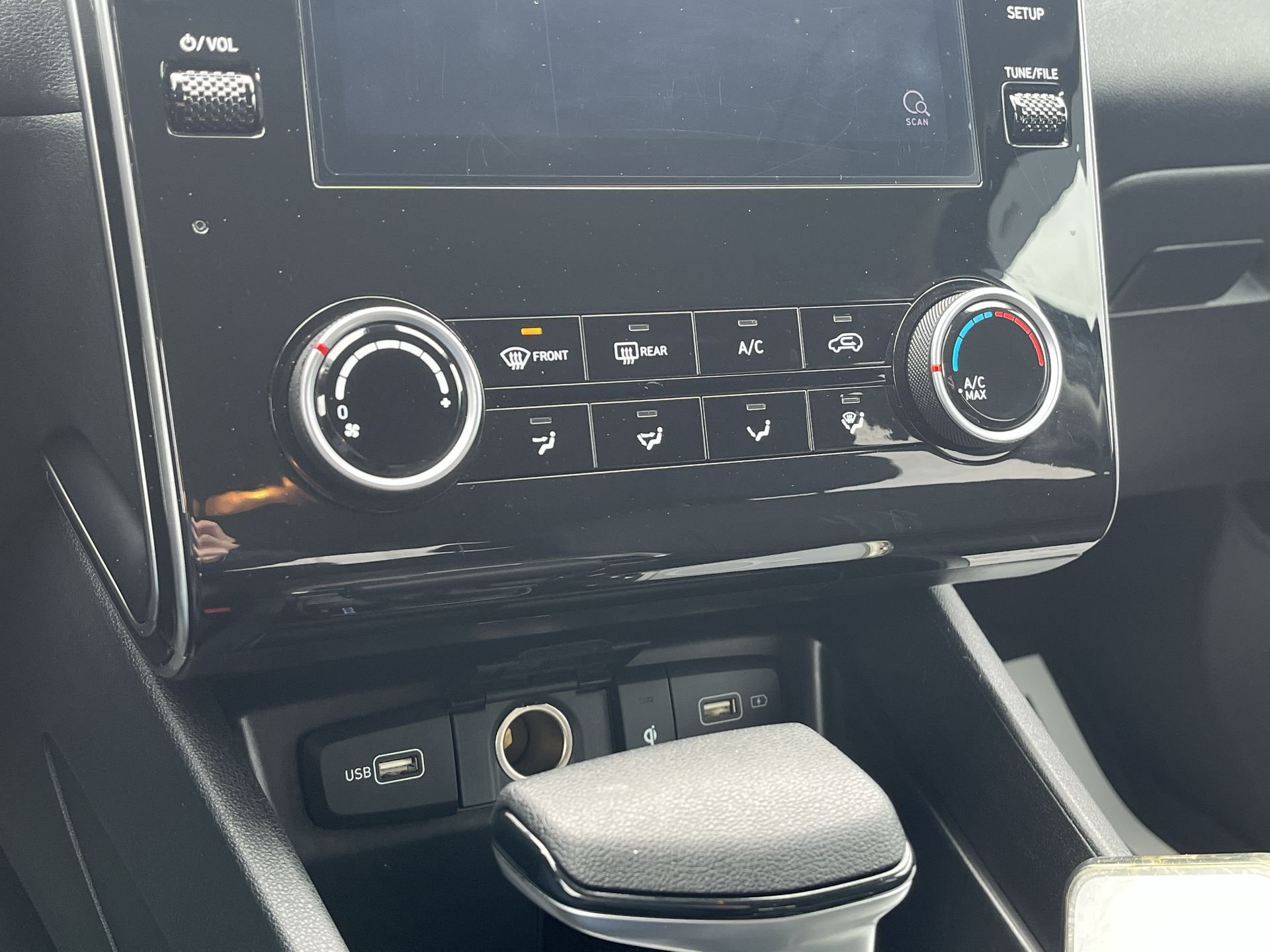 Used 2023 Phantom Black Hyundai SEL image 11