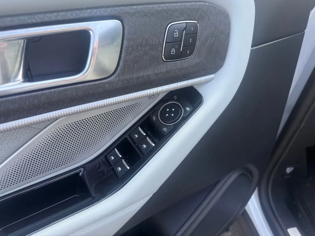 Used 2025 White Ford Platinum image 16