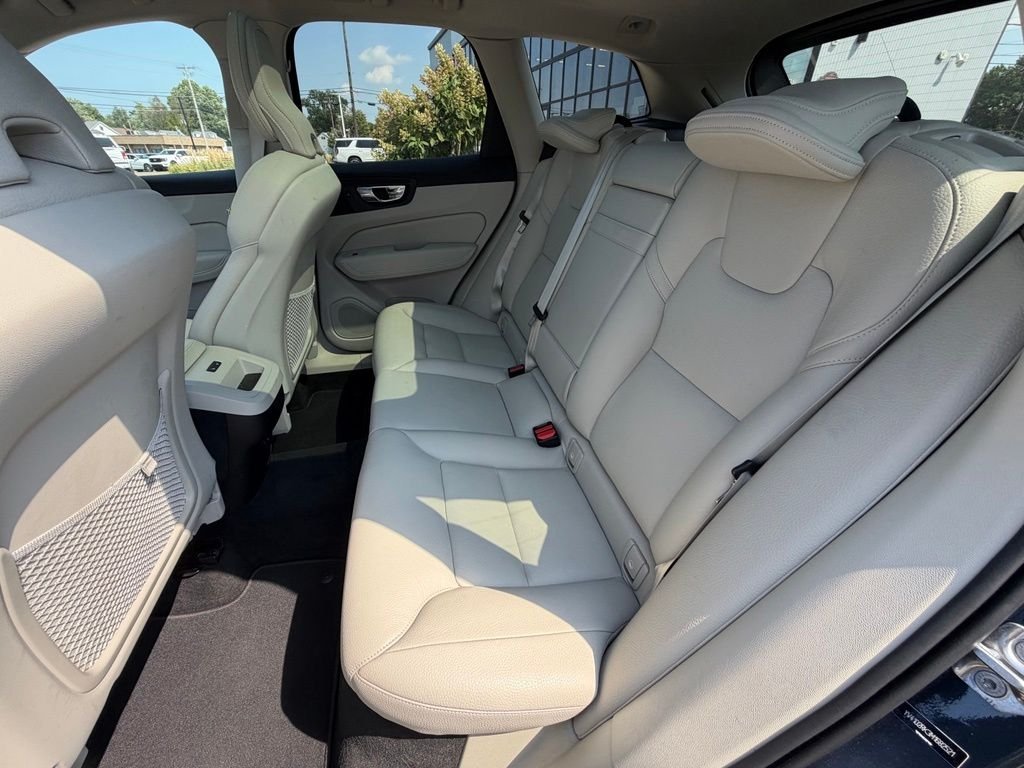 Used 2021 Blue Volvo T5 Momentum image 9