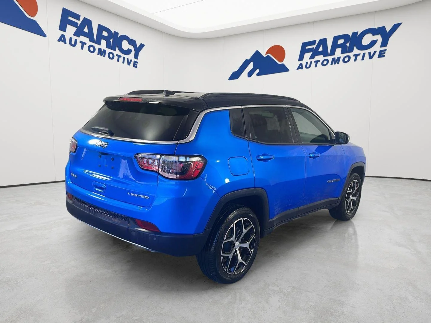 Used 2024 Hydro Blue Pearlcoat Jeep Limited image 7