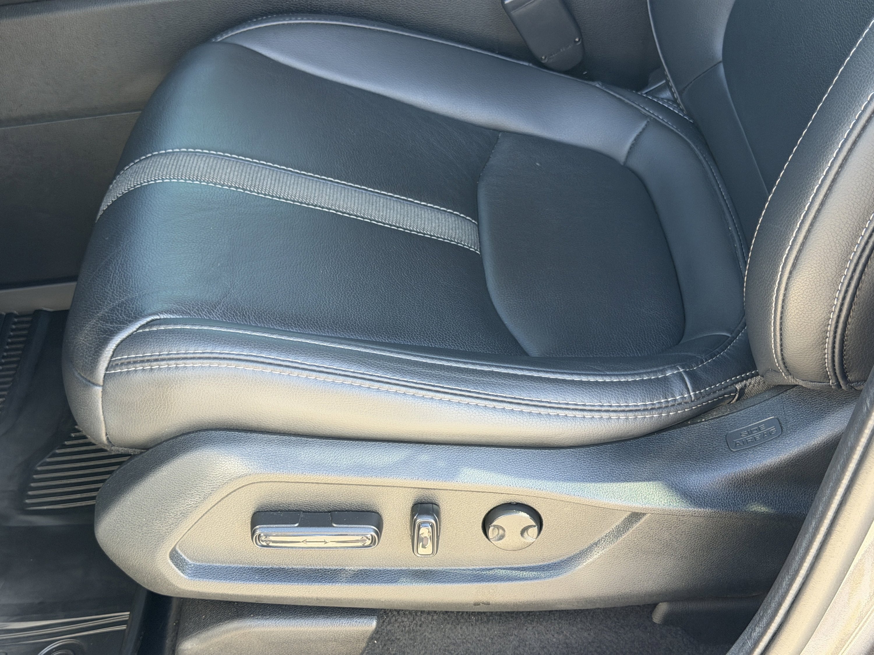 Used 2024 Sonic Gray Pearl Honda EX-L 8 Passenger image 34
