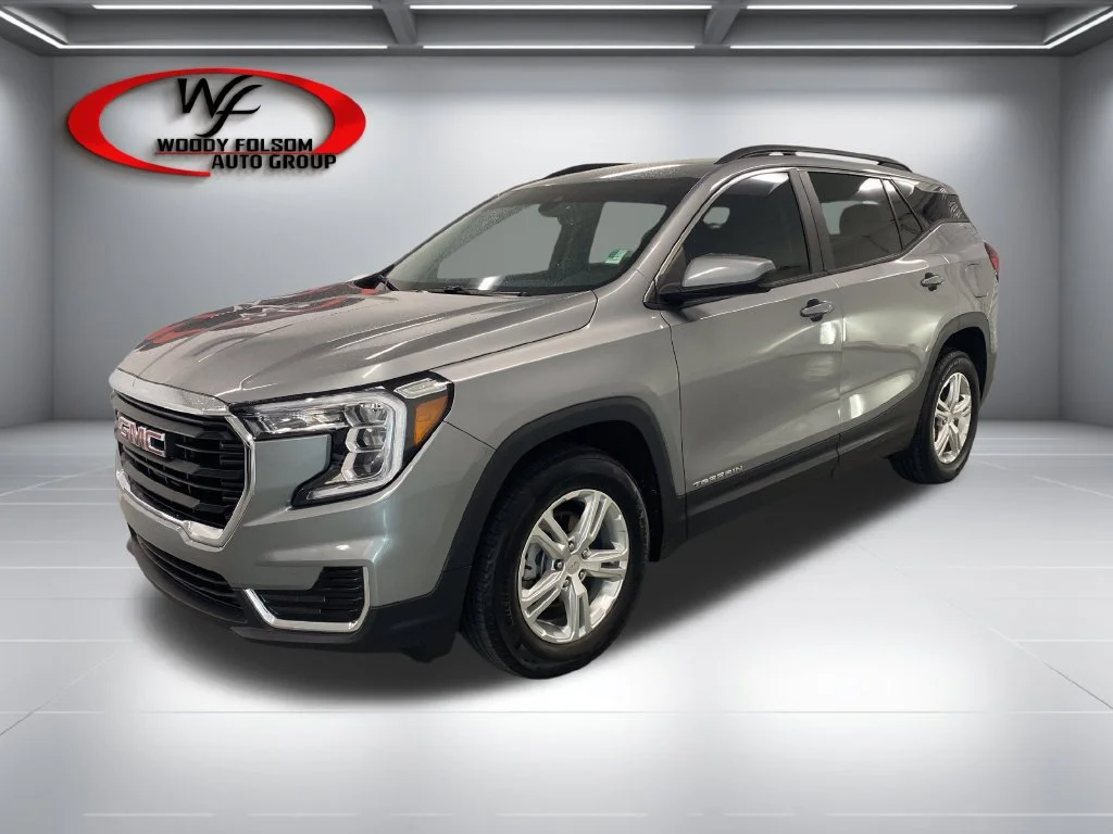 Used 2024 Sterling Metallic GMC SLE image 3