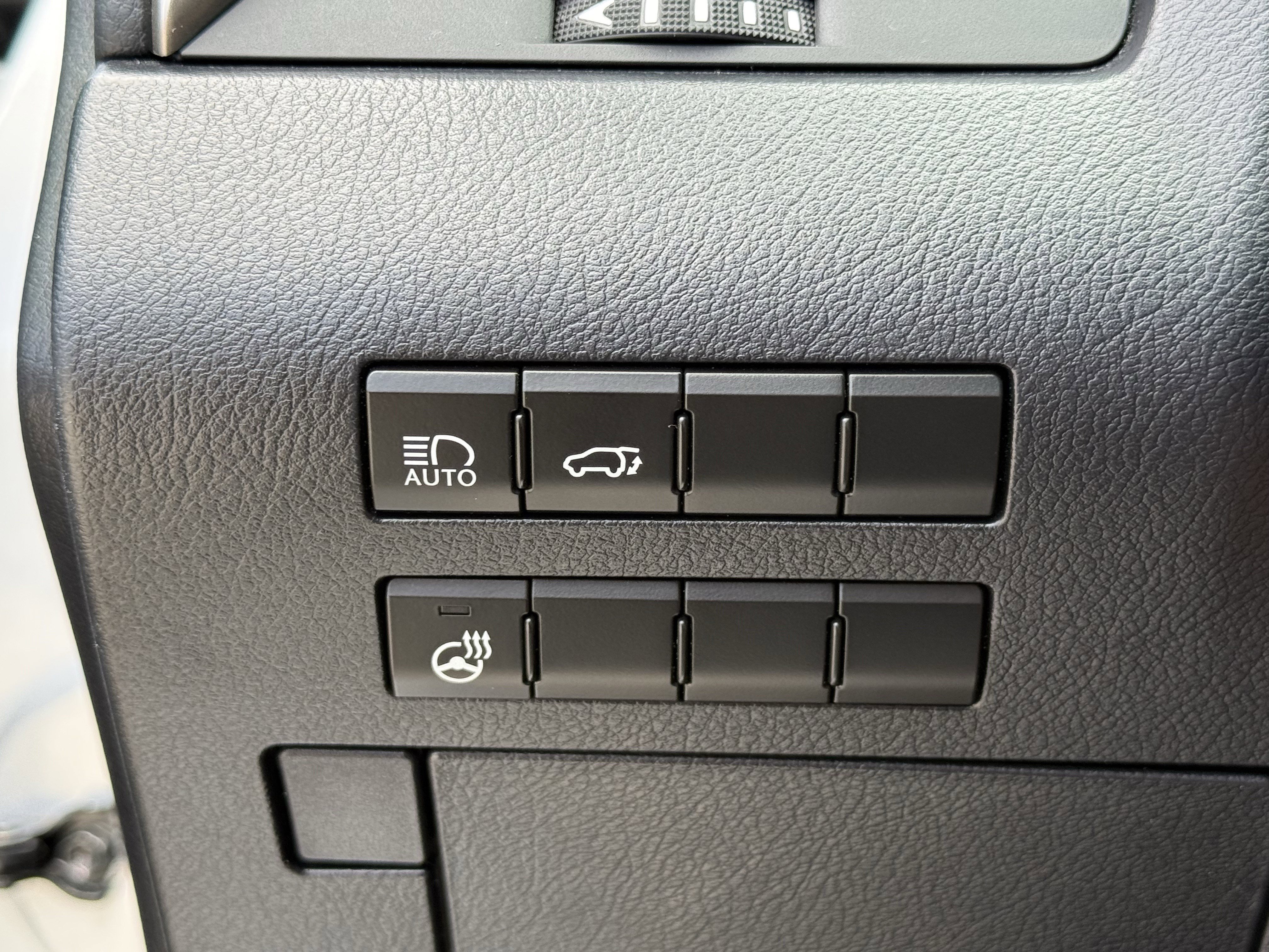 Used 2018 Silver Lexus RX 350L Premium image 25