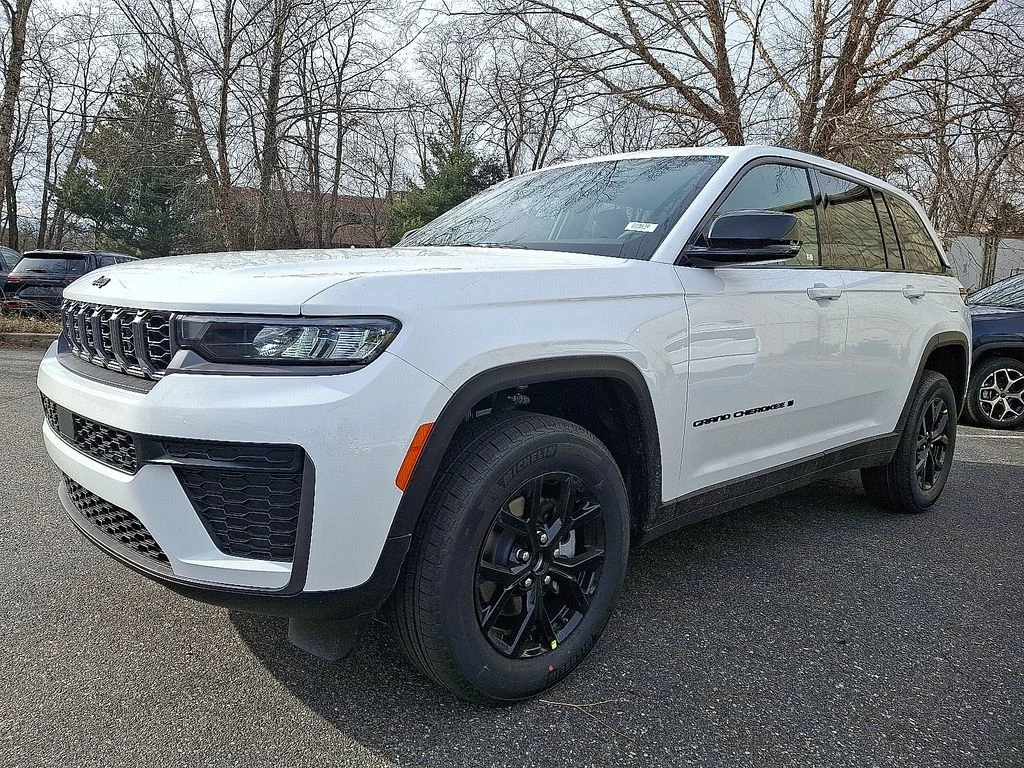 New 2026 Bright White Clear-Coat Exterior Paint Jeep Altitude image 2