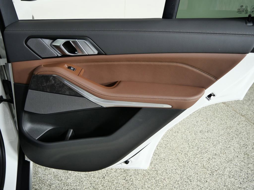 Used 2026 Mineral White Metallic BMW xDrive40i image 26