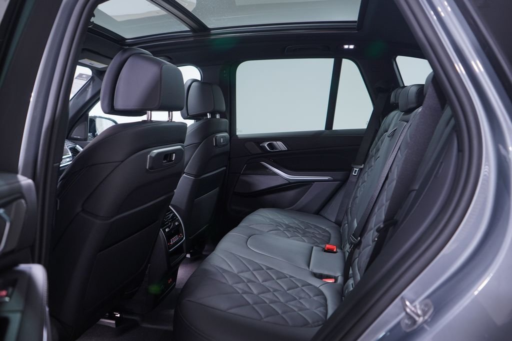 2026 BMW X5 M60i - Photo 9