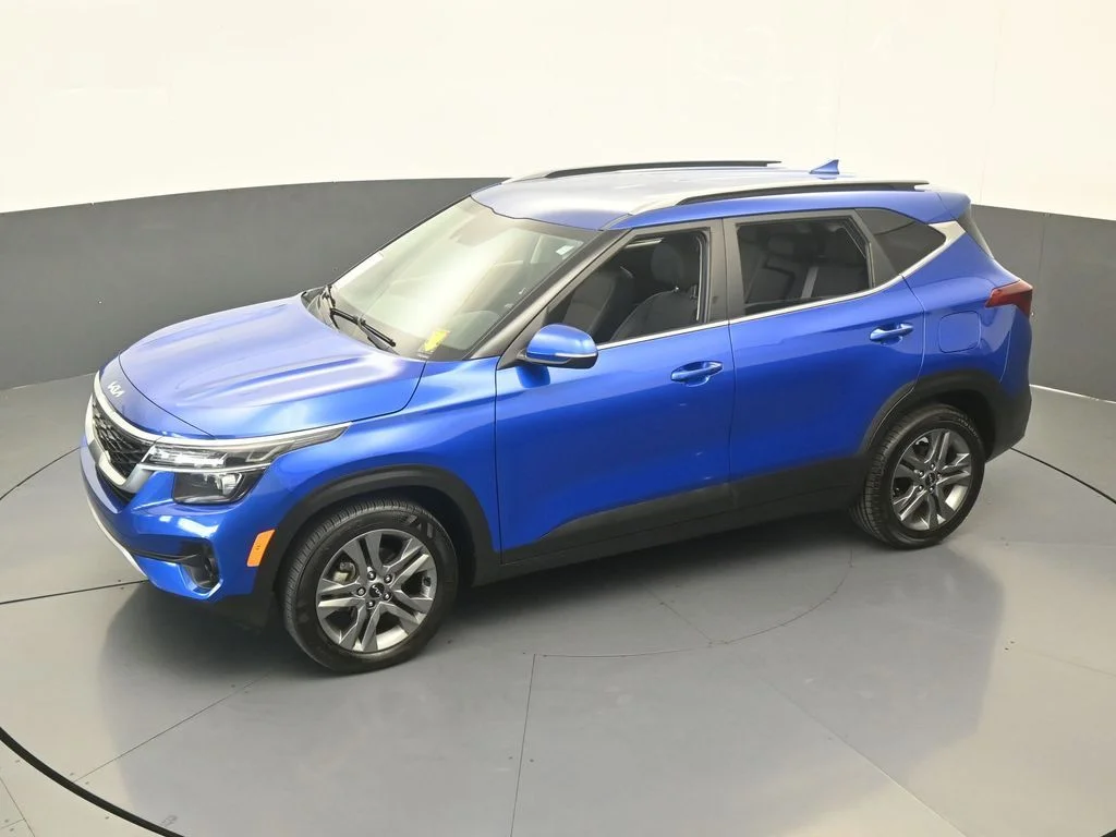 Used 2023 Neptune Blue Kia S image 42