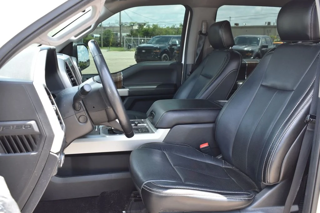 Used 2018 White Platinum Clearcoat Metallic Ford Lariat image 8