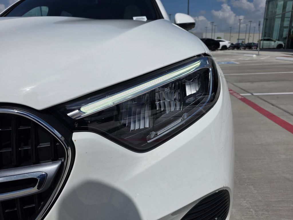 New 2026 Polar White Mercedes-Benz GLC 300 image 38