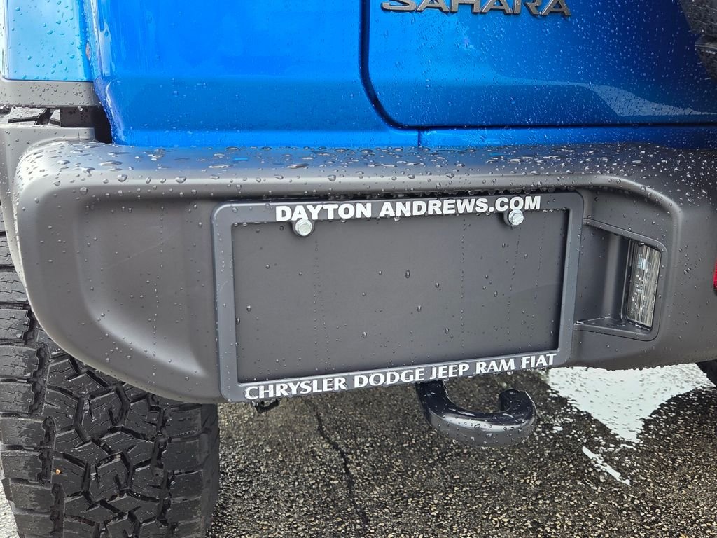 New 2025 Hydro Blue Pearl-Coat Exterior Paint Jeep Sahara image 10
