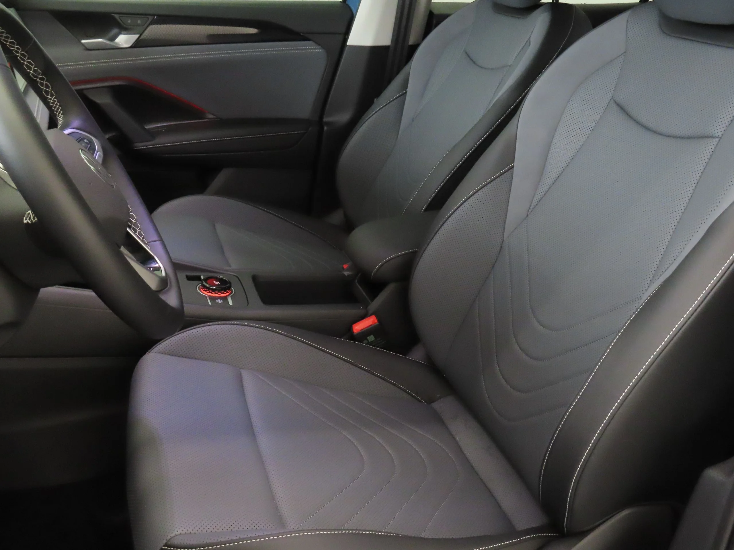 2025 Volkswagen Tiguan SE - Photo 9