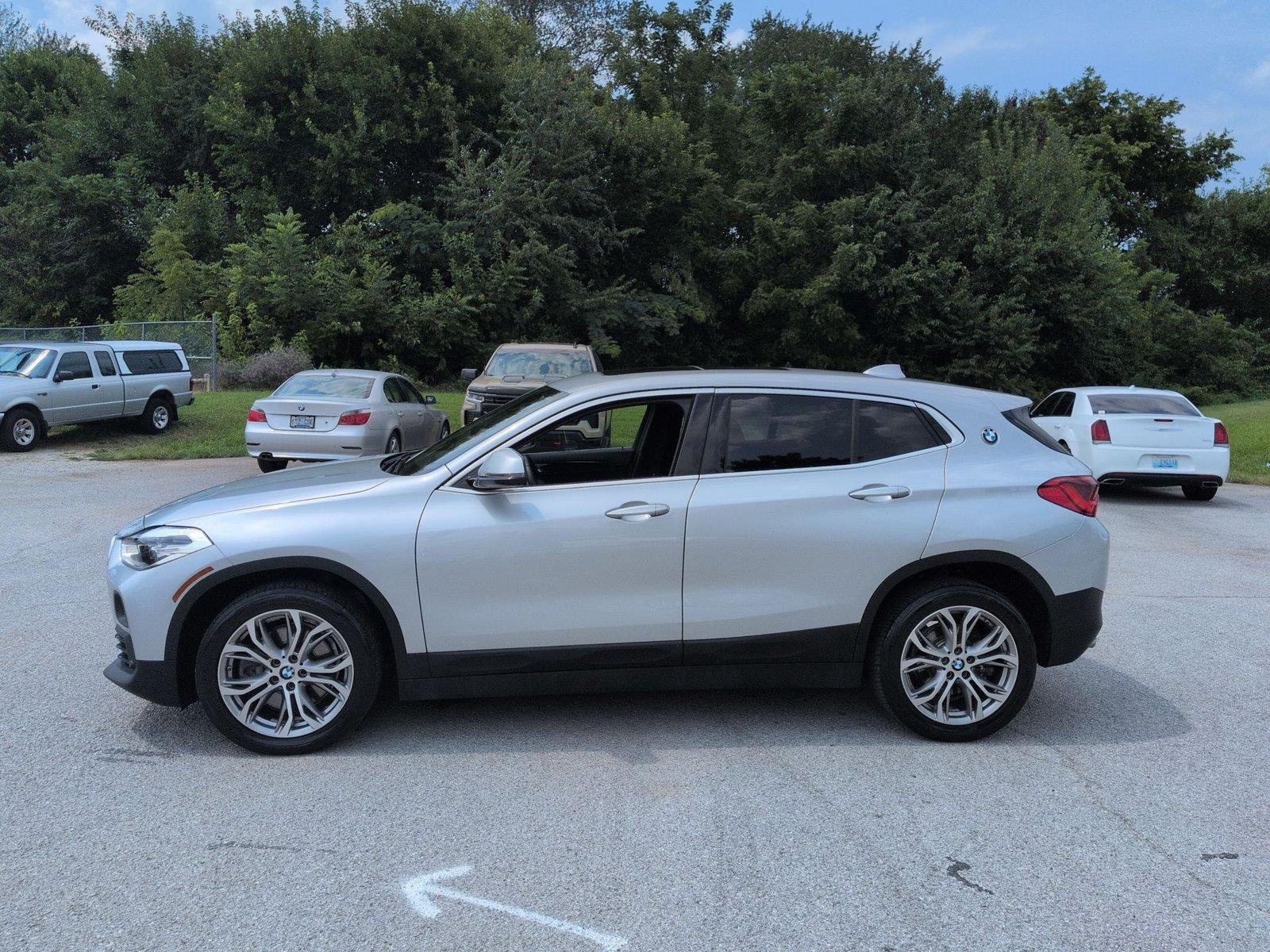 Used 2019 Glacier Silver Metallic BMW sDrive28i image 2