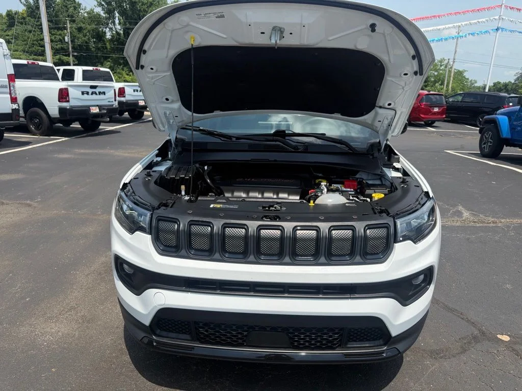 Used 2022 White Jeep Latitude image 52