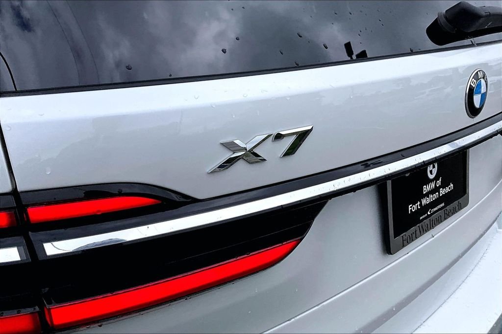 Used 2026 White BMW xDrive40i image 26