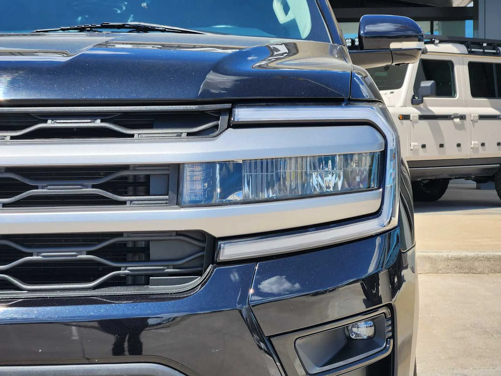 Used 2023 Agate Black Metallic Ford XLT image 7