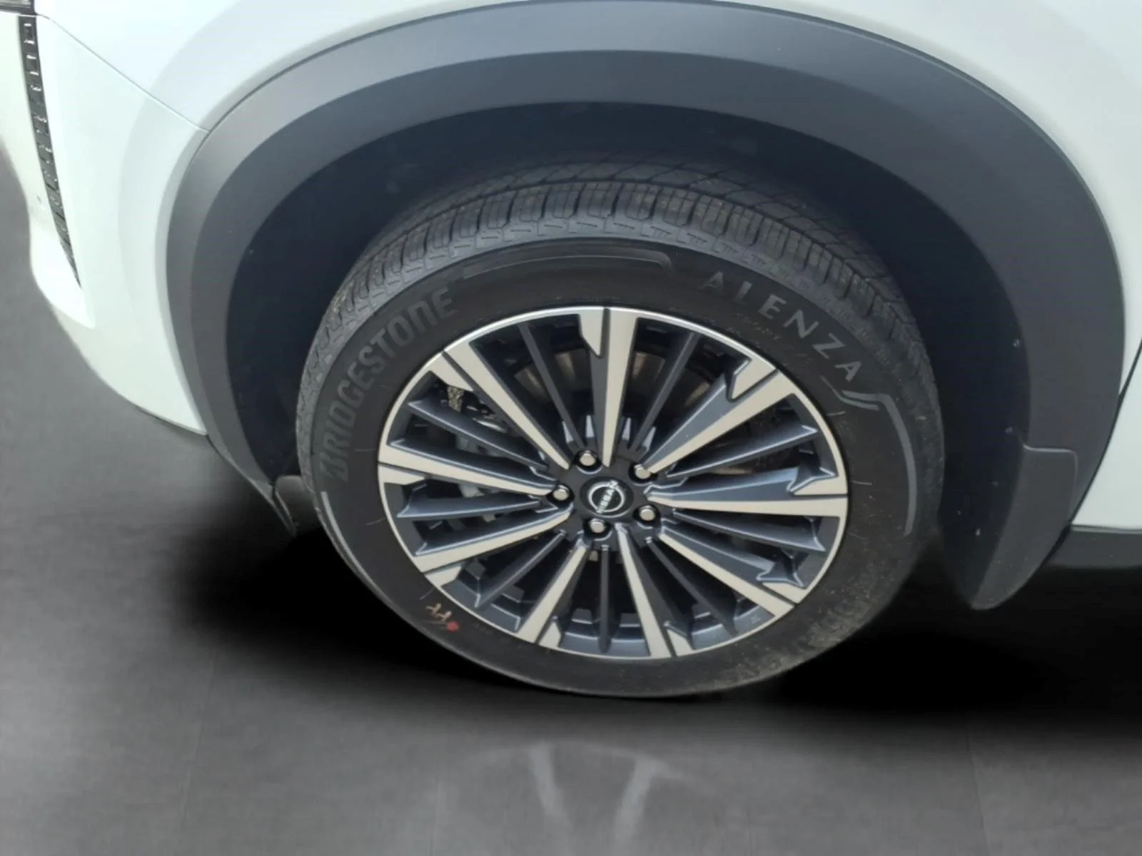 New 2026 Everest White Pearl TriCoat Nissan Platinum image 4