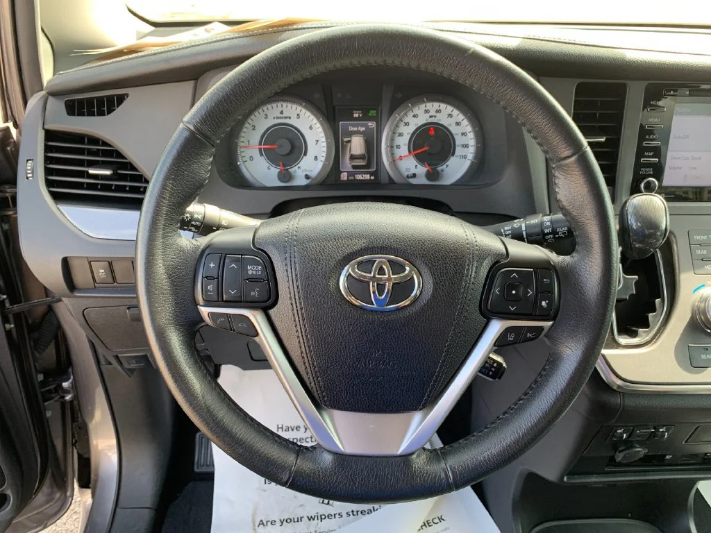 Used 2018 Gray Toyota SE Premium image 28