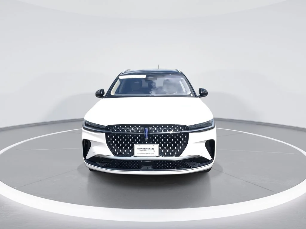 Used 2024 White Lincoln Reserve image 3