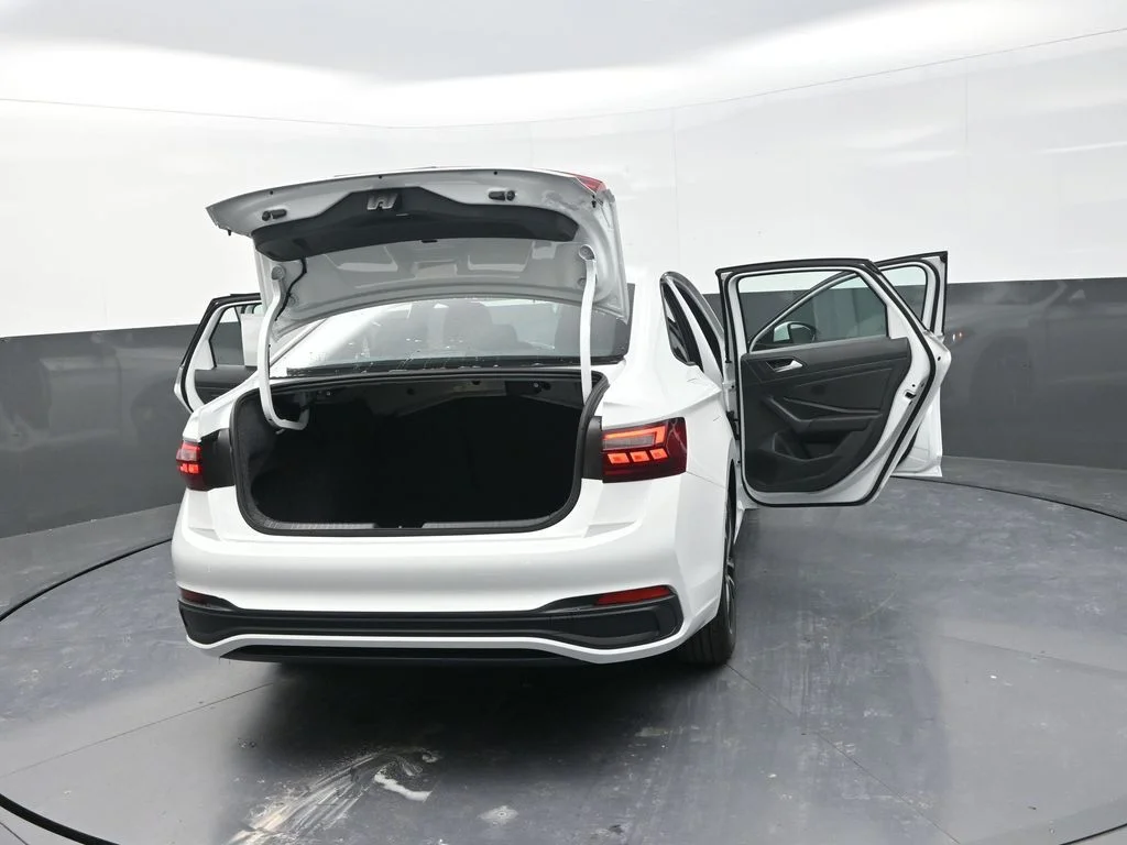 New 2026  Volkswagen 1.5T Sport image 33