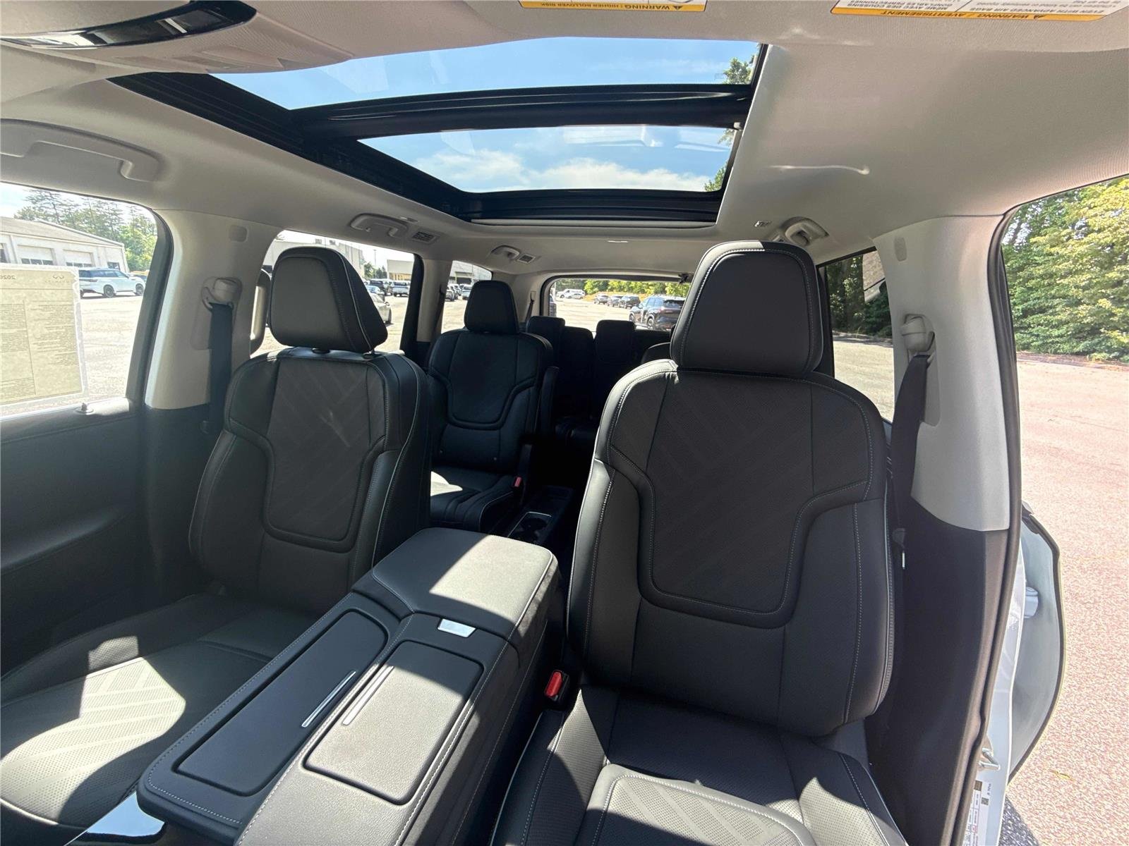 New 2026 RADIANT WHITE INFINITI Luxe 4WD image 25