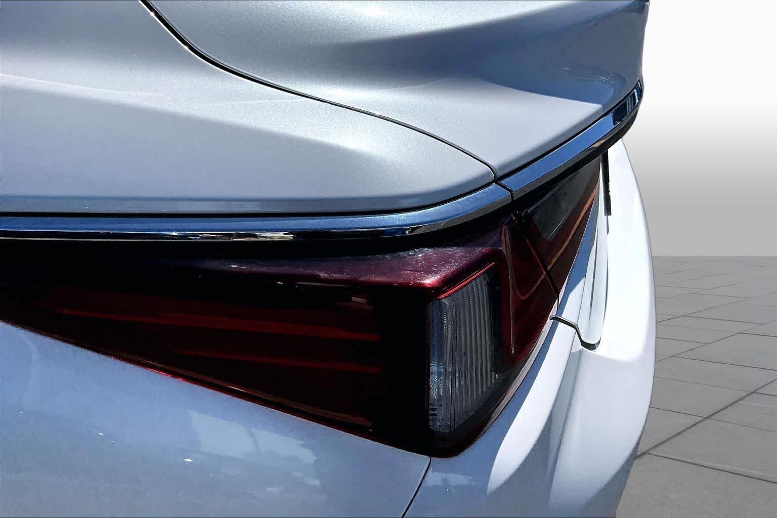 Certified Used 2021 Eminent White Pearl Lexus  image 28
