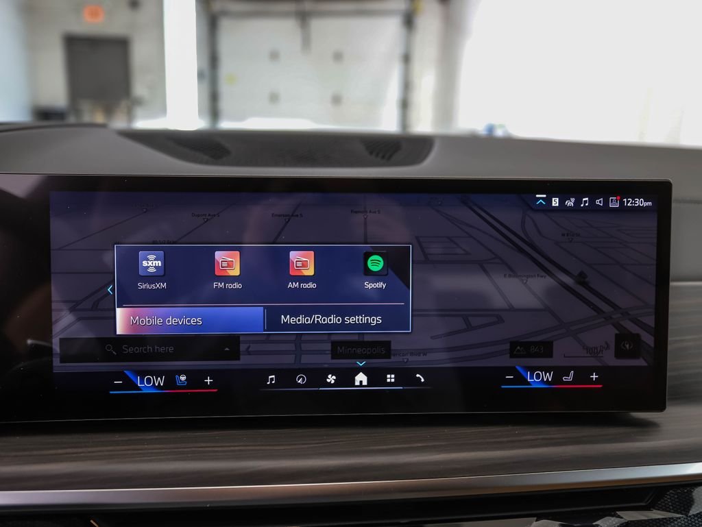 Used 2027 Blue BMW xDrive40i image 17